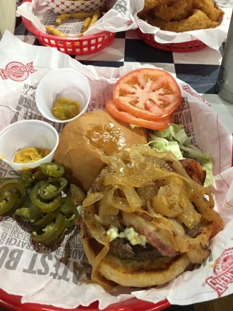 Burger Fuddruckers-
