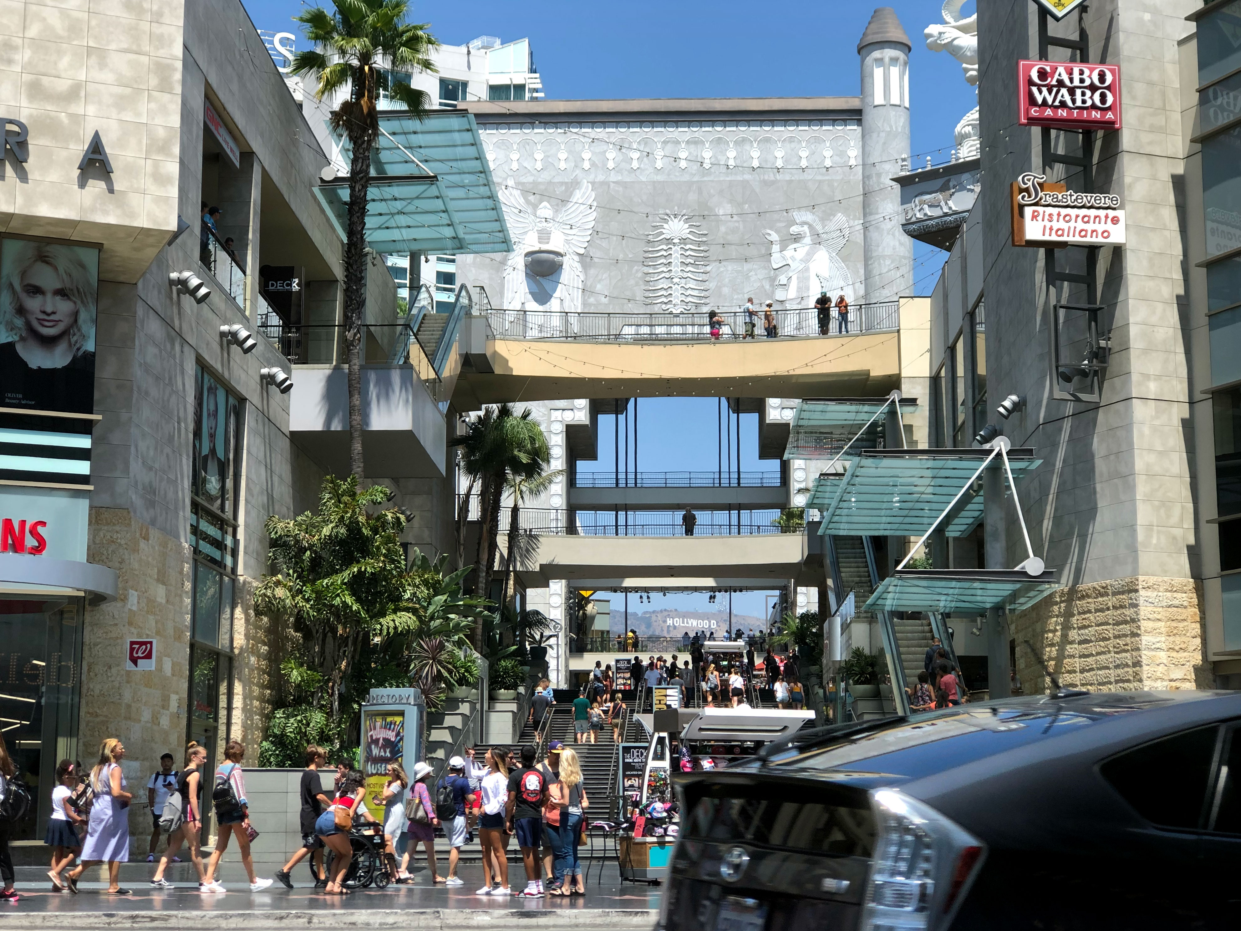 Hollywood sign as seen from Hollywood Blvd