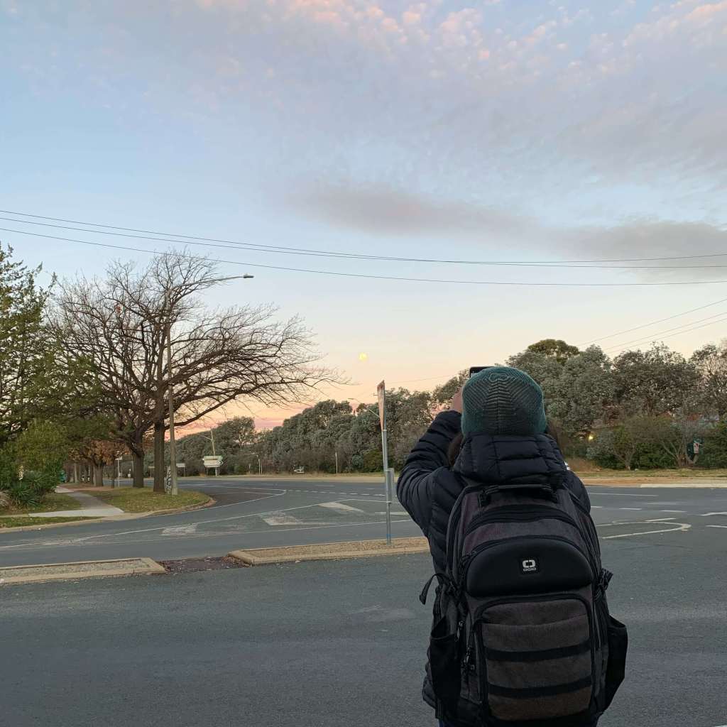 Rise of the full moon, Canberra